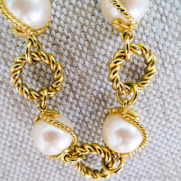 Nineties Style Chunky Gold Necklace with Faux Pearls – 90s Style - Picture 3 of 4
